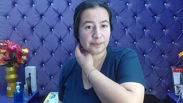 Snapshot of NaomyPrinces chatting on 12/04/24, 01:53 NaomyPrinces online show from 12/04/24, 01:53