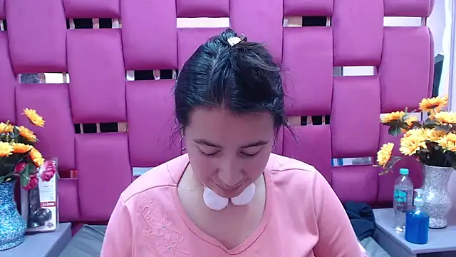 Snapshot of NaomyPrinces chatting on 12/23/24, 04:28 NaomyPrinces online show from 12/23/24, 04:28