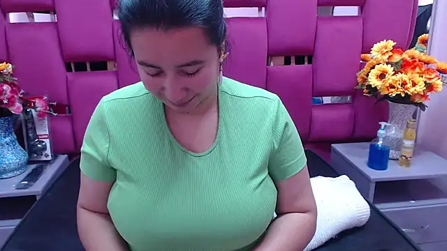 Snapshot of NaomyPrinces chatting on 01/20/25, 01:32 NaomyPrinces online show from 01/20/25, 01:32