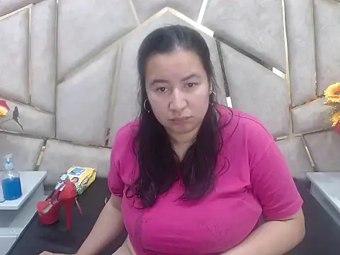 Snapshot of NaomyPrinces chatting on 02/21/25, 01:44 NaomyPrinces online show from 02/21/25, 01:44