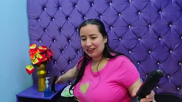 Snapshot of NaomyPrinces chatting on 10/06/25, 02:25 NaomyPrinces online show from 10/06/25, 02:25