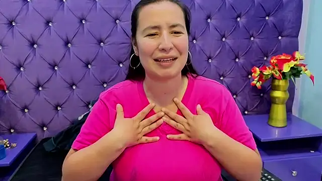 Snapshot of NaomyPrinces chatting on 10/20/25, 02:28 NaomyPrinces online show from 10/20/25, 02:28