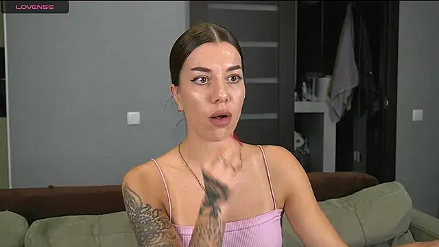 Snapshot of Alice_melice chatting on 10/14/25, 08:42 Alice melice online show from 10/14/25, 08:42