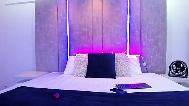 Larabrooks online show from 01/22/25, 01:53