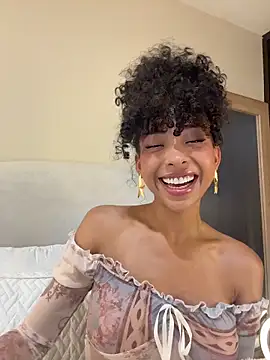 Snapshot of OSHUN_ chatting on 04/04/26, 10:29 OSHUN online show from 04/04/26, 10:29
