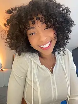 Snapshot of OSHUN_ chatting on 04/19/26, 03:22 OSHUN online show from 04/19/26, 03:22