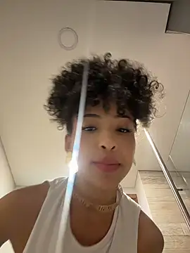 Snapshot of OSHUN_ chatting on 04/29/26, 08:48 OSHUN online show from 04/29/26, 08:48