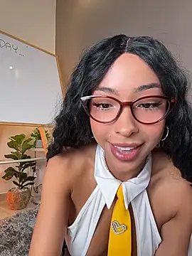 Snapshot of OSHUN_ chatting on 08/05/26, 12:52 OSHUN online show from 08/05/26, 12:52