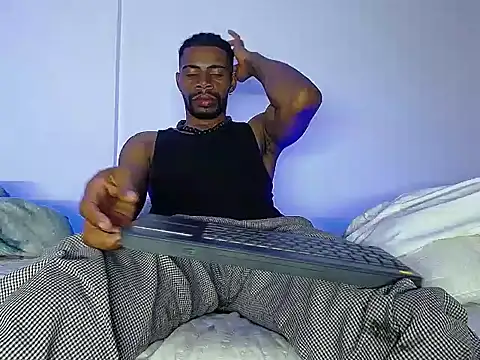 Snapshot of GerardSmitt chatting on 11/04/25, 02:10 GerardSmitt online show from 11/04/25, 02:10