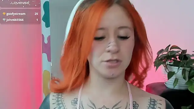 Snapshot of Daarlene chatting on 03/12/25, 10:07 Daarlene online show from 03/12/25, 10:07