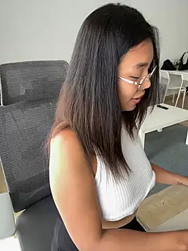 Snapshot of NaughtyMe chatting on 12/06/24, 07:43 NaughtyMe online show from 12/06/24, 07:43