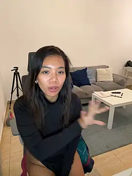 Snapshot of NaughtyMe chatting on 12/08/24, 01:35 NaughtyMe online show from 12/08/24, 01:35