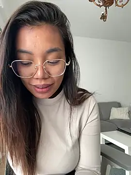 Snapshot of NaughtyMe chatting on 12/17/24, 07:40 NaughtyMe online show from 12/17/24, 07:40