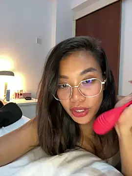 Snapshot of NaughtyMe chatting on 01/05/25, 07:28 NaughtyMe online show from 01/05/25, 07:28