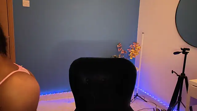 Snapshot of NaughtyMe chatting on 10/07/25, 06:05 NaughtyMe online show from 10/07/25, 06:05