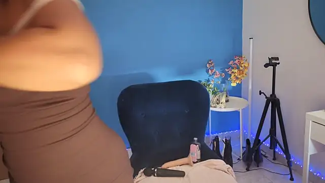 Snapshot of NaughtyMe chatting on 11/11/25, 06:24 NaughtyMe online show from 11/11/25, 06:24