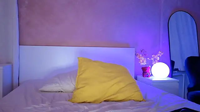 Snapshot of NaughtyMe chatting on 12/19/25, 11:23 NaughtyMe online show from 12/19/25, 11:23