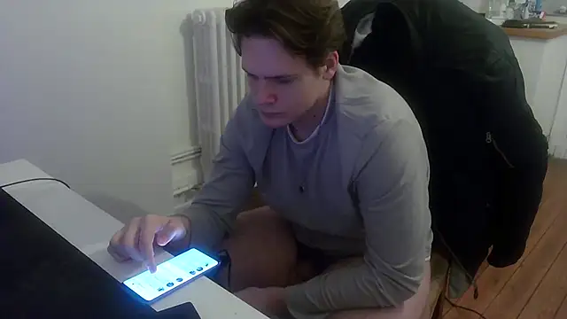 Snapshot of branlettemaster76 chatting on 12/17/24, 10:11 branlettemaster76 online show from 12/17/24, 10:11