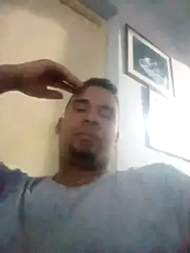 Snapshot of adriel_perez chatting on 03/15/26, 05:35 adriel perez online show from 03/15/26, 05:35
