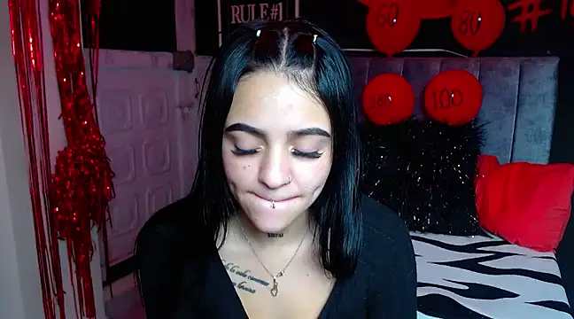 Violettasquirt online show from 03/04/25, 09:22