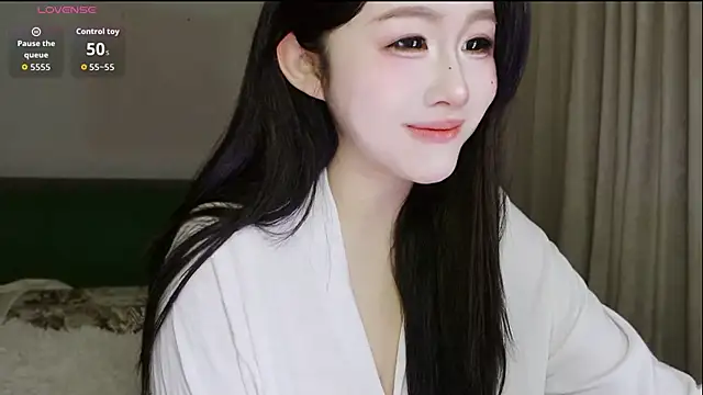 Snapshot of Hazel-11 chatting on 02/02/26, 01:43 Hazel-11 online show from 02/02/26, 01:43