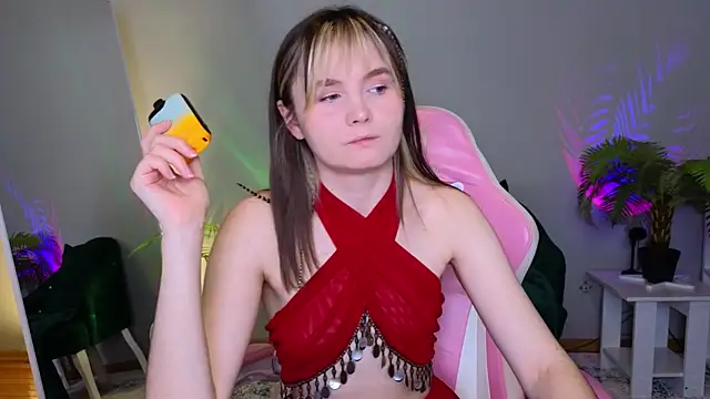 Snapshot of CiriRianonn chatting on 10/08/25, 04:43 CiriRianonn online show from 10/08/25, 04:43