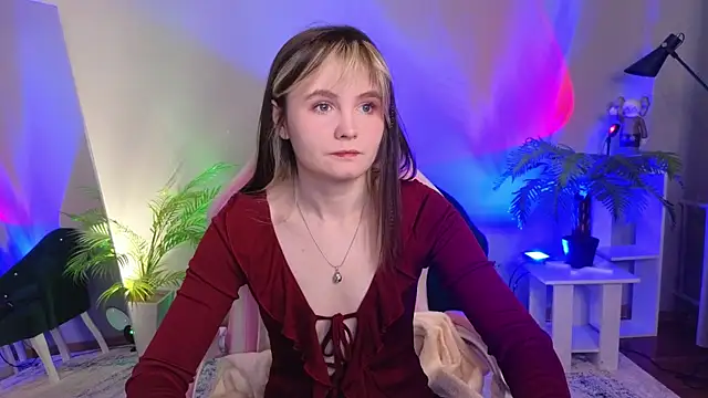 Snapshot of CiriRianonn chatting on 10/12/25, 04:22 CiriRianonn online show from 10/12/25, 04:22