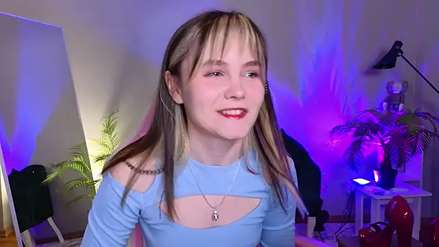 Snapshot of CiriRianonn chatting on 10/15/25, 04:34 CiriRianonn online show from 10/15/25, 04:34