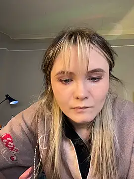 Snapshot of CiriRianonn chatting on 11/08/25, 04:12 CiriRianonn online show from 11/08/25, 04:12