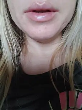 Snapshot of Linda_999 chatting on 01/06/25, 09:41 Linda 999 online show from 01/06/25, 09:41