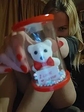 Snapshot of Linda_999 chatting on 01/19/25, 05:39 Linda 999 online show from 01/19/25, 05:39