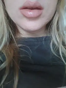 Snapshot of Linda_999 chatting on 02/01/25, 09:00 Linda 999 online show from 02/01/25, 09:00