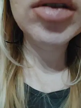 Snapshot of Linda_999 chatting on 02/06/25, 02:15 Linda 999 online show from 02/06/25, 02:15