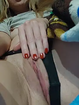 Snapshot of Linda_999 chatting on 02/10/25, 04:14 Linda 999 online show from 02/10/25, 04:14