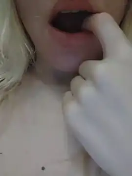 Snapshot of Linda_999 chatting on 02/28/25, 10:20 Linda 999 online show from 02/28/25, 10:20