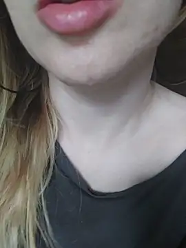 Snapshot of Linda_999 chatting on 03/12/25, 09:12 Linda 999 online show from 03/12/25, 09:12