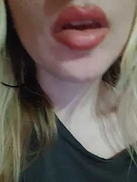 Snapshot of Linda_999 chatting on 03/12/25, 04:13 Linda 999 online show from 03/12/25, 04:13