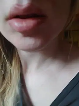 Snapshot of Linda_999 chatting on 03/19/25, 08:12 Linda 999 online show from 03/19/25, 08:12