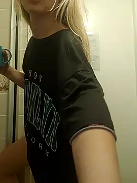 Snapshot of Linda_999 chatting on 10/05/25, 08:01 Linda 999 online show from 10/05/25, 08:01