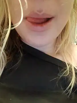 Snapshot of Linda_999 chatting on 10/21/25, 01:50 Linda 999 online show from 10/21/25, 01:50