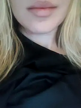 Snapshot of Linda_999 chatting on 11/10/25, 11:09 Linda 999 online show from 11/10/25, 11:09