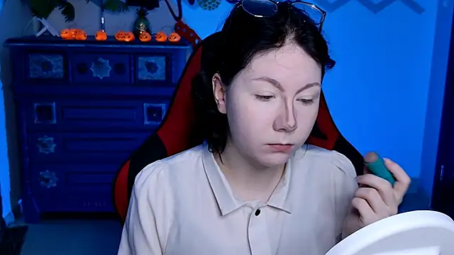 NancyMartinez online show from 10/31/25, 05:19