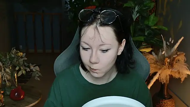 NancyMartinez online show from 12/17/25, 05:13