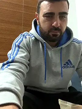 Snapshot of petan33 chatting on 11/22/25, 12:53 petan33 online show from 11/22/25, 12:53