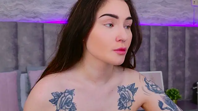 RoxiLester online show from 03/20/25, 05:02