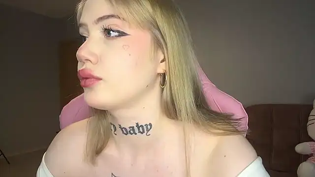 Snapshot of hanna_cry_baby chatting on 03/18/25, 12:47 hanna cry baby online show from 03/18/25, 12:47