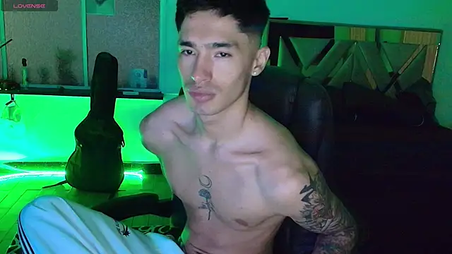 Snapshot of Damon__333 chatting on 11/02/25, 11:29 Damon 333 online show from 11/02/25, 11:29