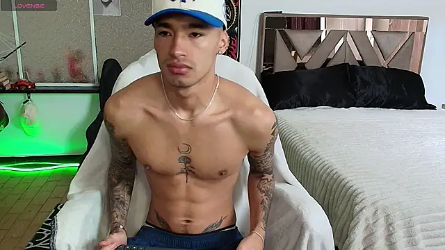 Snapshot of Damon__333 chatting on 11/05/25, 04:51 Damon 333 online show from 11/05/25, 04:51