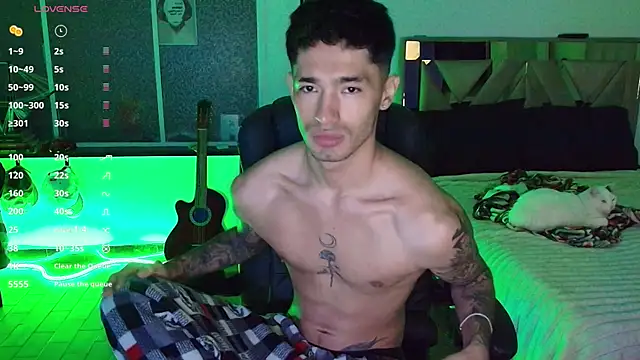 Snapshot of Damon__333 chatting on 11/08/25, 03:50 Damon 333 online show from 11/08/25, 03:50