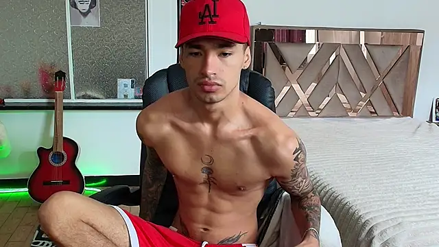 Snapshot of Damon__333 chatting on 11/13/25, 05:45 Damon 333 online show from 11/13/25, 05:45